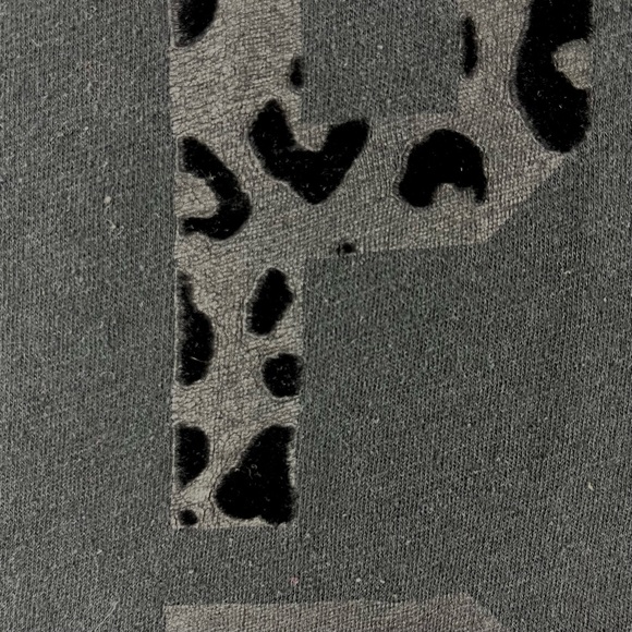 PINK Victoria’s Secret Black Velvet Cheetah Logo V-Neck Tee - Picture 6 of 7